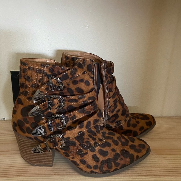 Leopard print, Beast Fashion, size 7 Booties - Picture 1 of 3